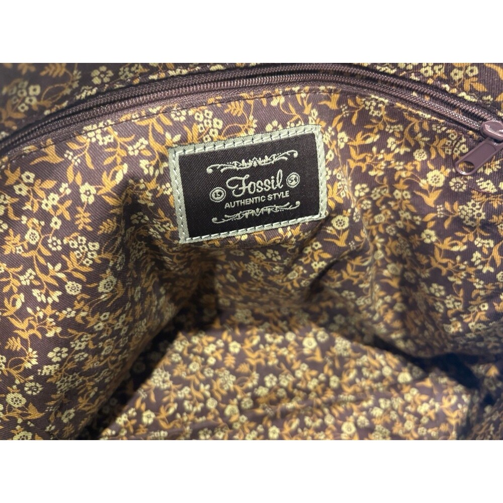 Fossil shoulder bag is made from dark green olive material - Picture 9 of 9